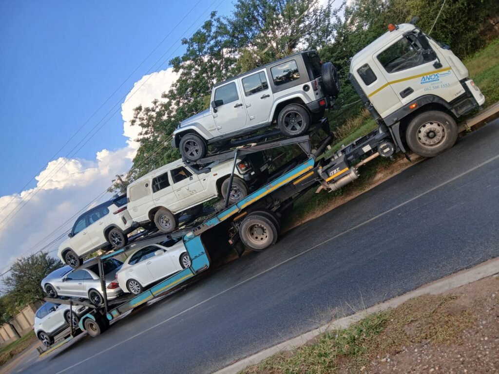 Transport Landcruiser and SLK heading for Cape Town